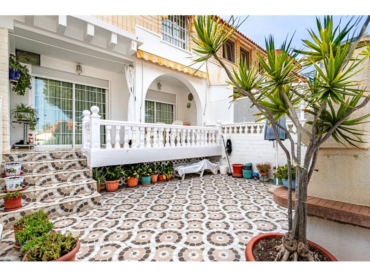 Jardí de Casa o xalet en venda en Alicante / Alacant amb Aire condicionat i Terrassa