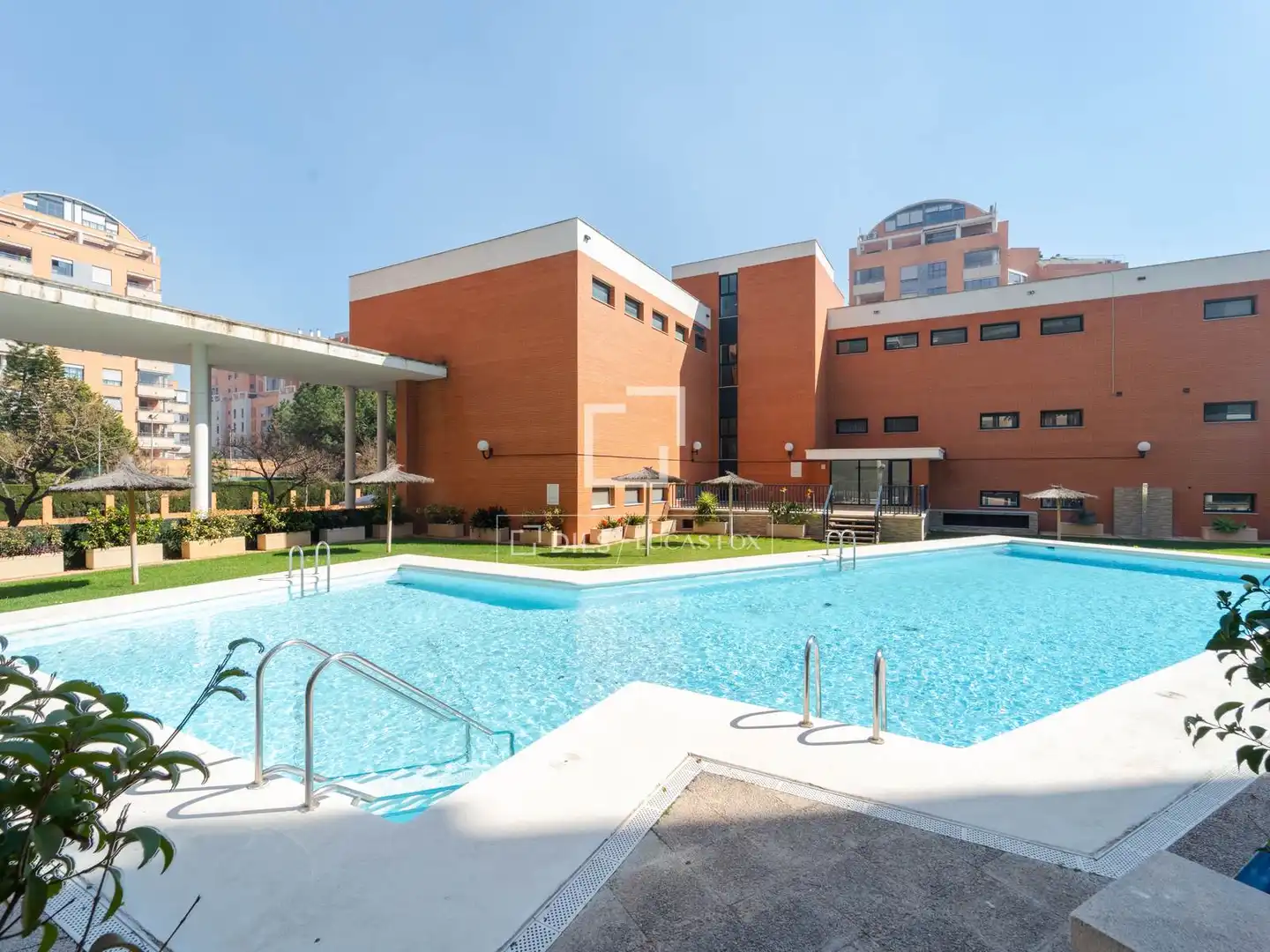 Piscina de Piso en venta en Valencia con Aire acondicionado, Calefacción y Terraza