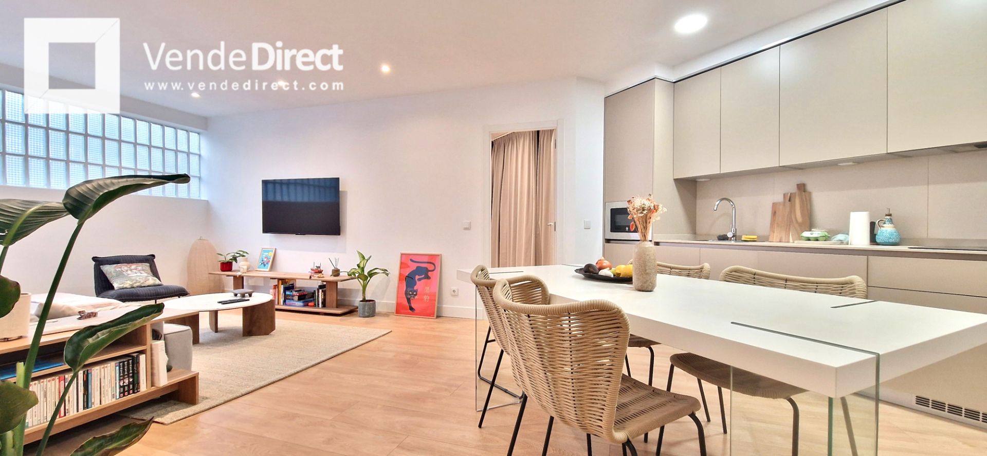Living room of Flat for sale in  Madrid Capital  with Air Conditioner, Heating and Furnished