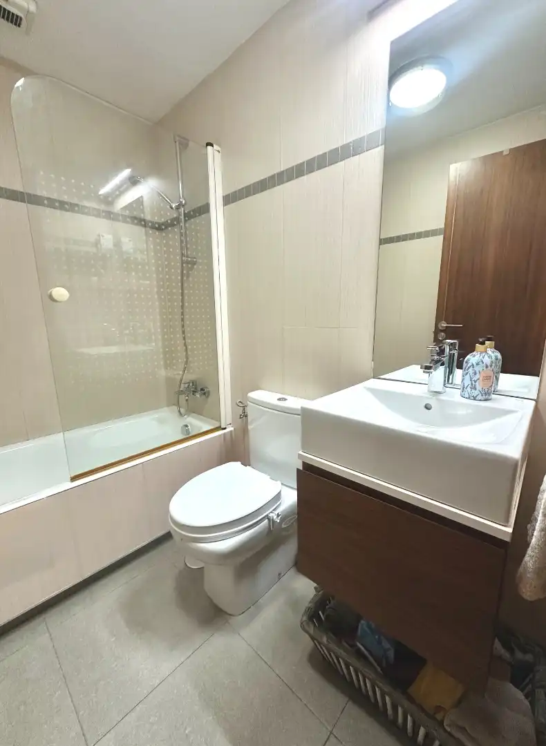 Bathroom of Flat for sale in Madrid  with Air Conditioner, Heating and Storage room