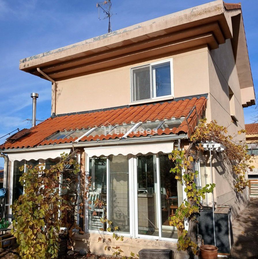 Vista exterior de Casa o xalet en venda en Medrano amb Calefacció, Parquet i Terrassa
