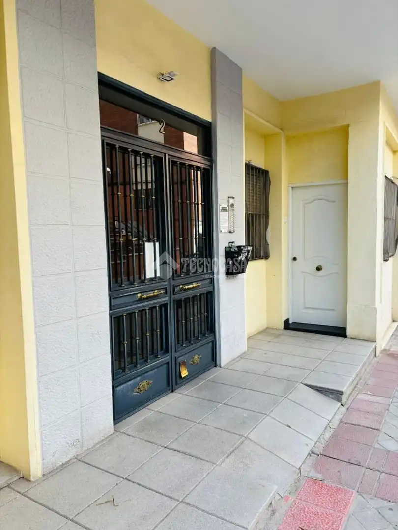 Vista exterior de Piso en venta en Madrid con Calefacción y Terraza