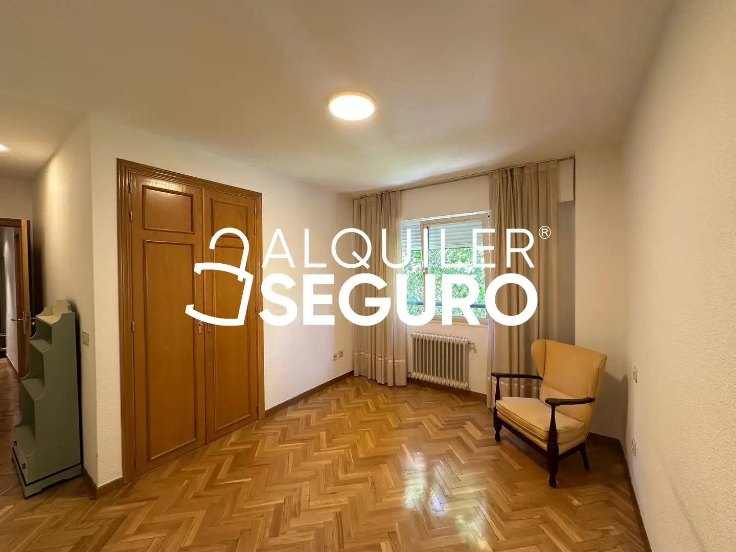 Schlafzimmer von Wohnung zur Miete in Madrid mit Heizung, Schwimmbad und Möbliert