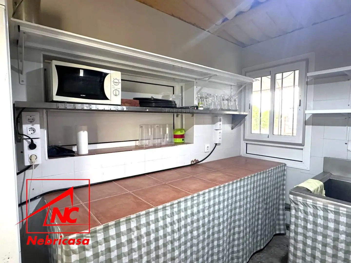 Cuina de Finca rústica en venda en Lebrija amb Aire condicionat, Piscina i Moblat