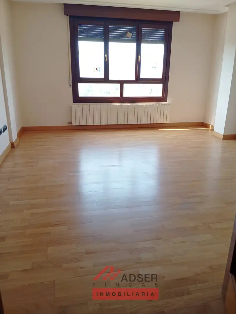Sala de estar de Piso en venta en  Logroño con Calefacción, Jardín privado y Parquet