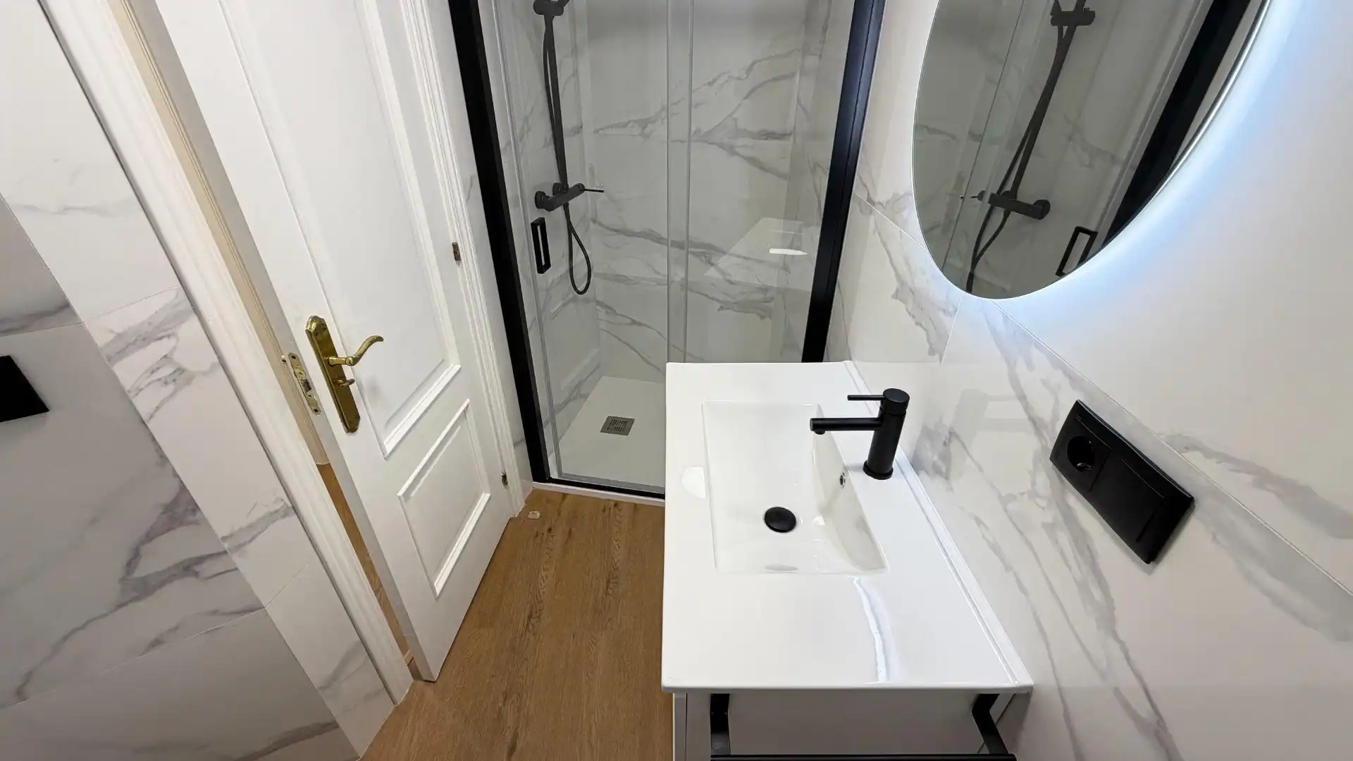 Badezimmer von Wohnung zur Miete in Vigo  mit Heizung