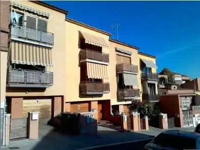 Vista exterior de Piso en venta en Sant Vicenç Dels Horts con Balcón y Piscina comunitaria