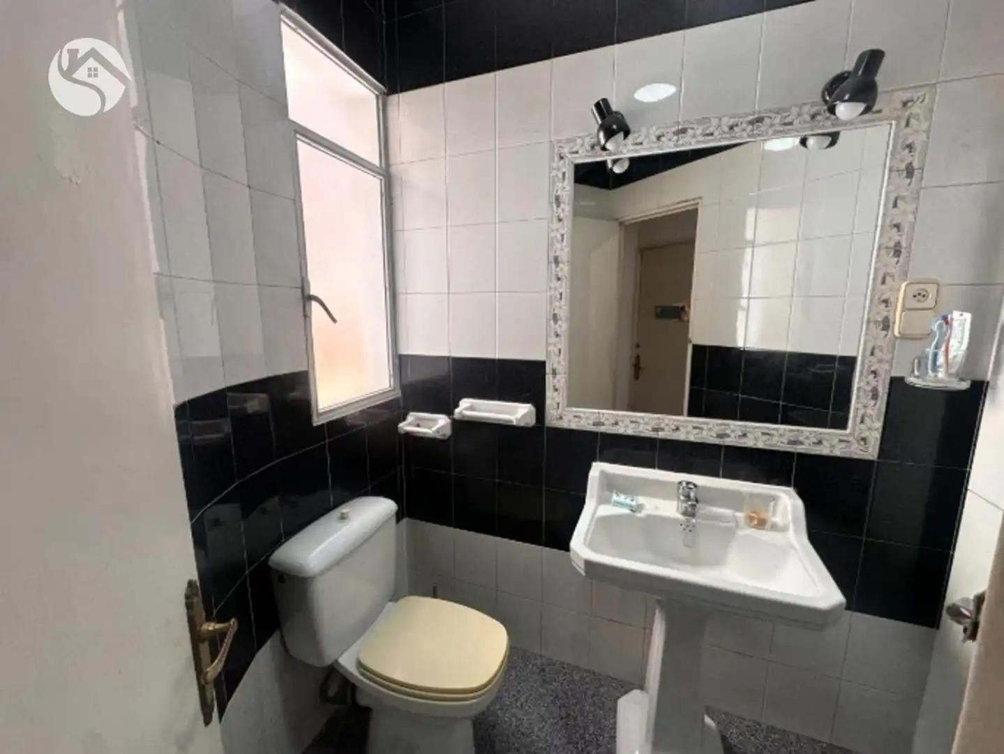 Baño de Piso de alquiler en Cuenca con Calefacción, Terraza y Trastero