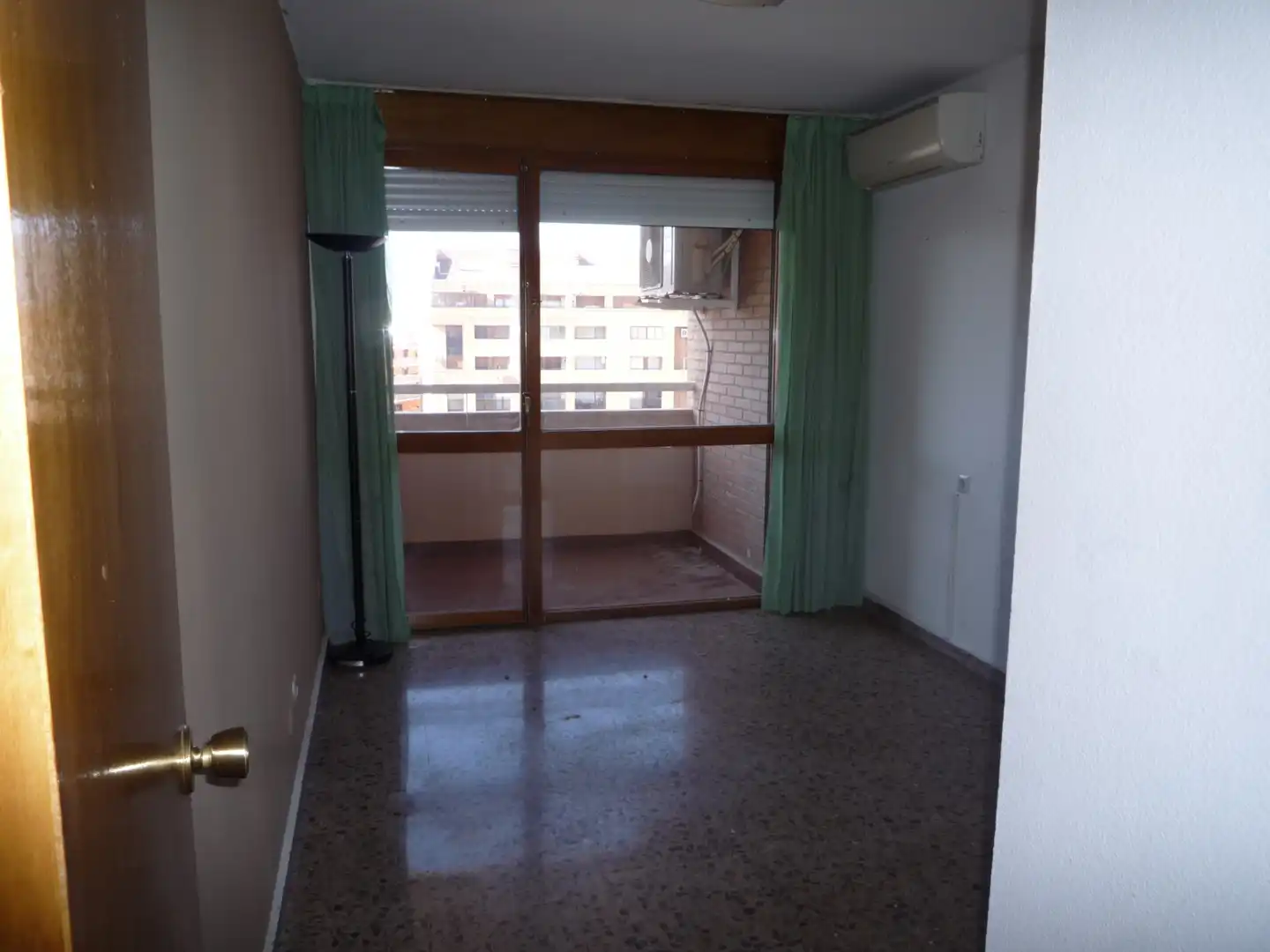 Schlafzimmer von Wohnungen zur Miete in Albacete mit Klimaanlage, Heizung und Terrasse