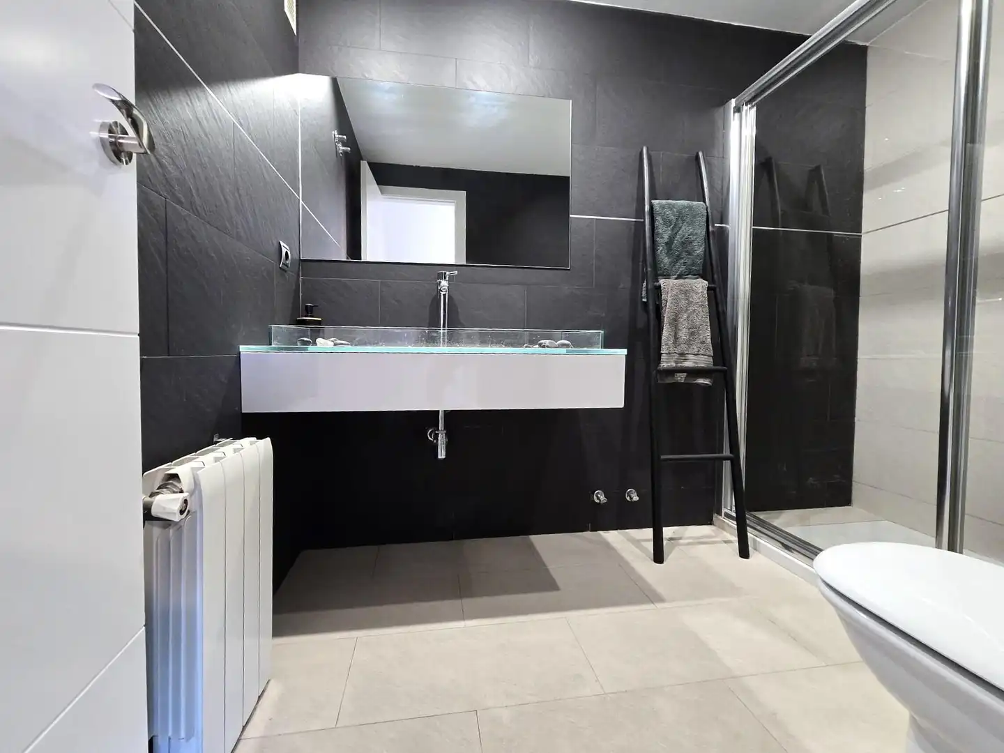 Bathroom of Flat for sale in Valencia  with Air Conditioner, Heating and Parquet flooring