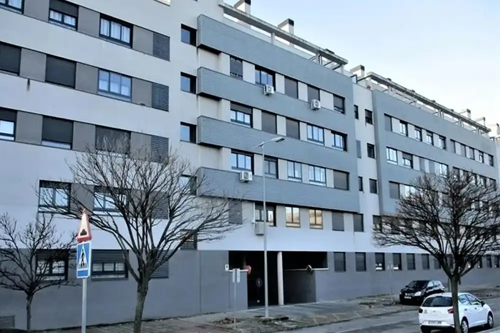 Außenansicht von Garage zum Verkauf in Alcalá de Henares
