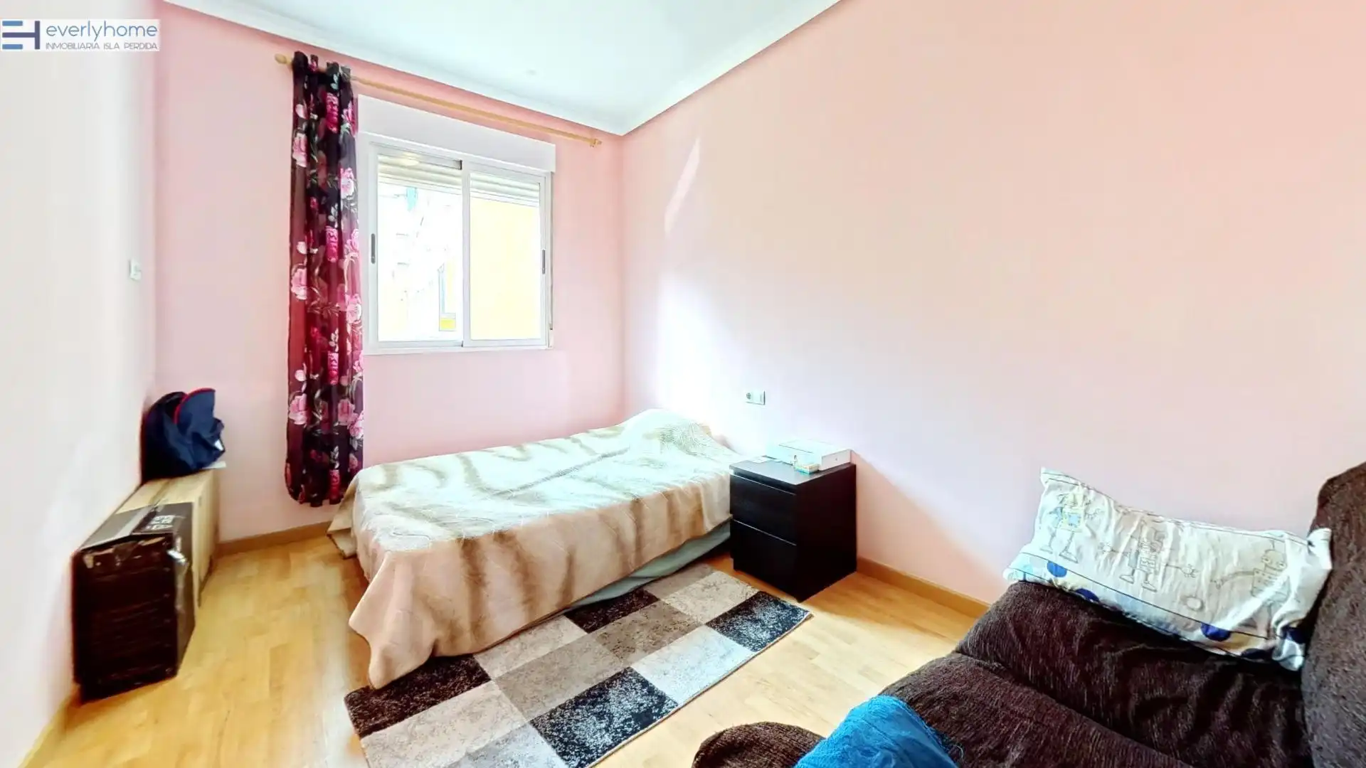 Habitación de Piso en venta en Castellón de la Plana / Castelló de la Plana con Parquet y Trastero