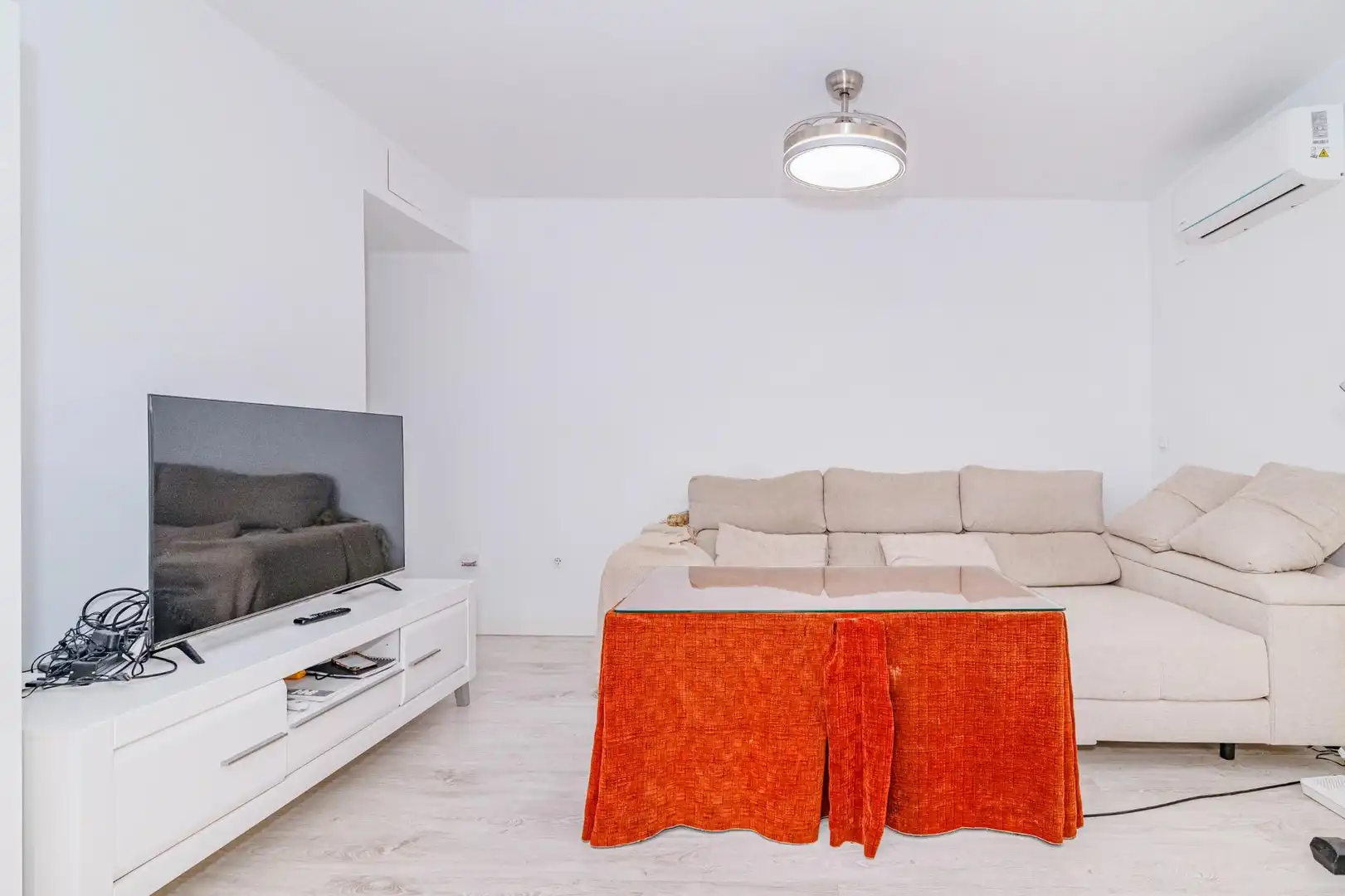 Sala d'estar de Planta baixa en venda en La Zubia amb Aire condicionat, Calefacció i Moblat