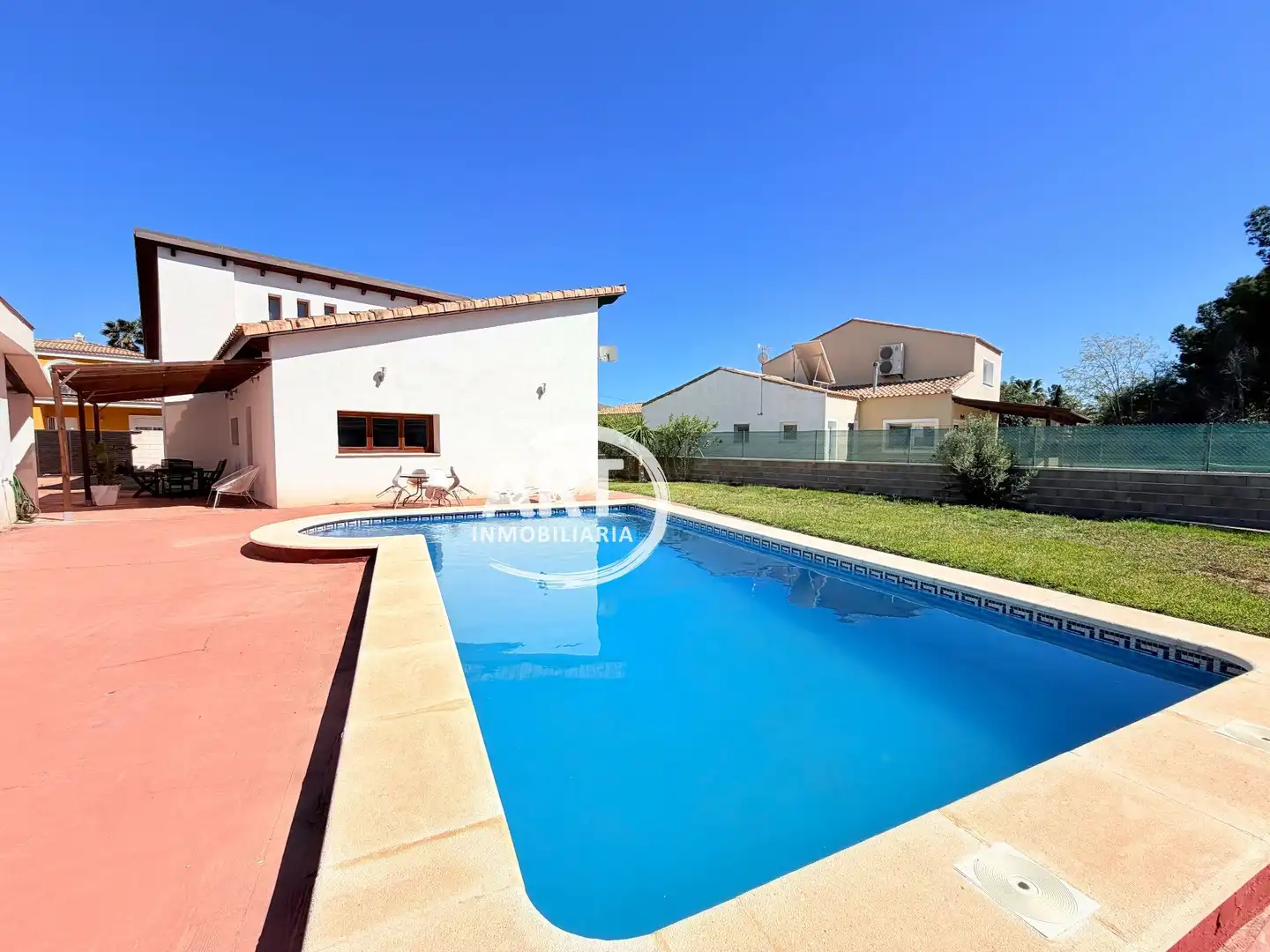 Vista exterior de Casa o chalet en venta en Serra con Calefacción, Jardín privado y Terraza