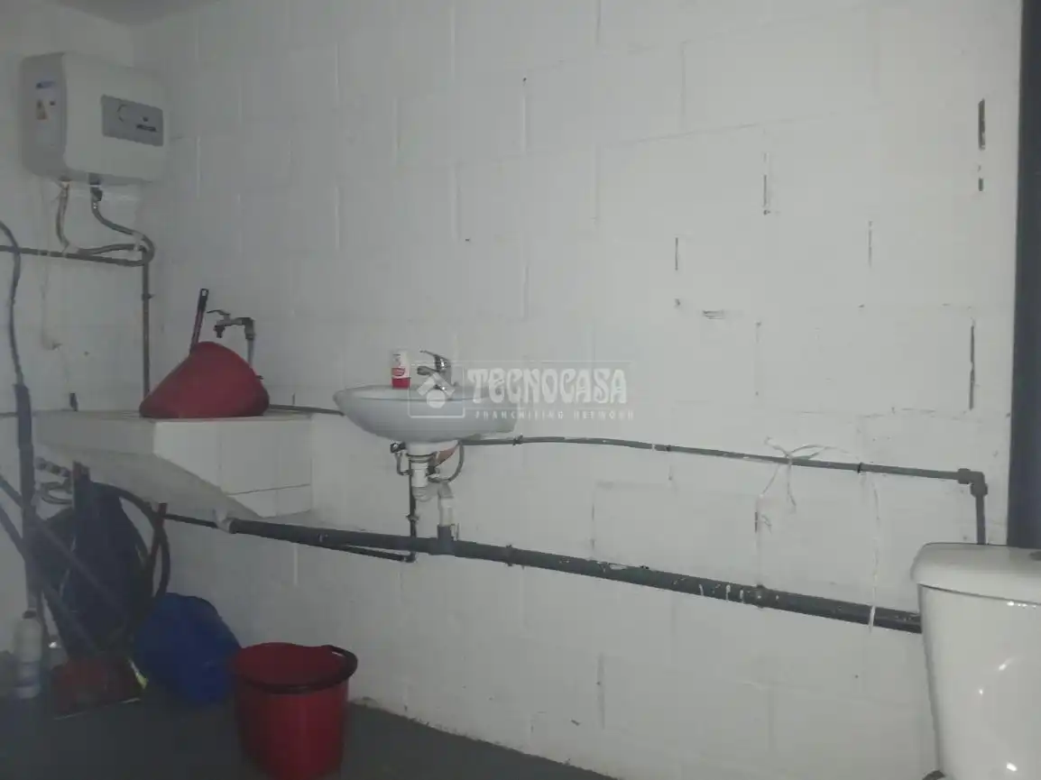 Baño de Local en venta en Sevilla