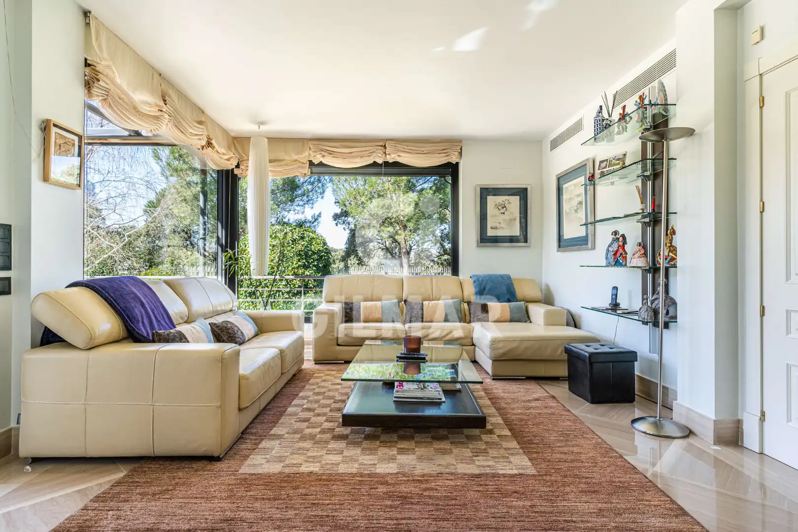 Sala de estar de Casa o chalet en venta en Las Rozas de Madrid con Aire acondicionado, Calefacción y Jardín privado
