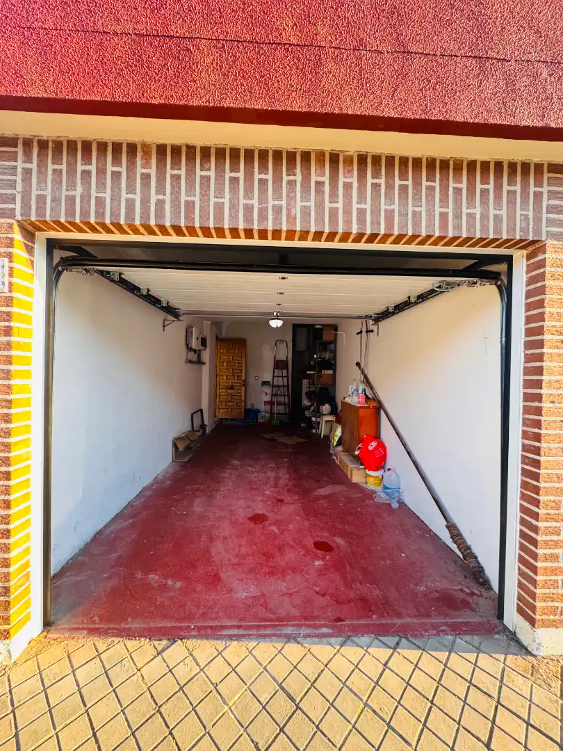 Casa adosada en venta en Laguna de Duero con Calefacción, Jardín privado y Parquet