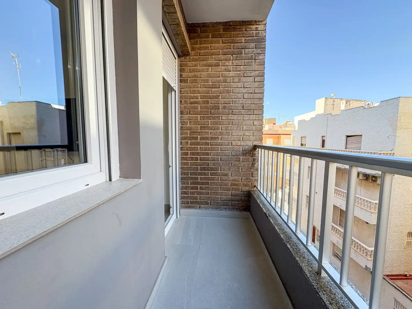 Terrasse von Wohnung zum Verkauf in Torrevieja mit Klimaanlage, Heizung und Terrasse