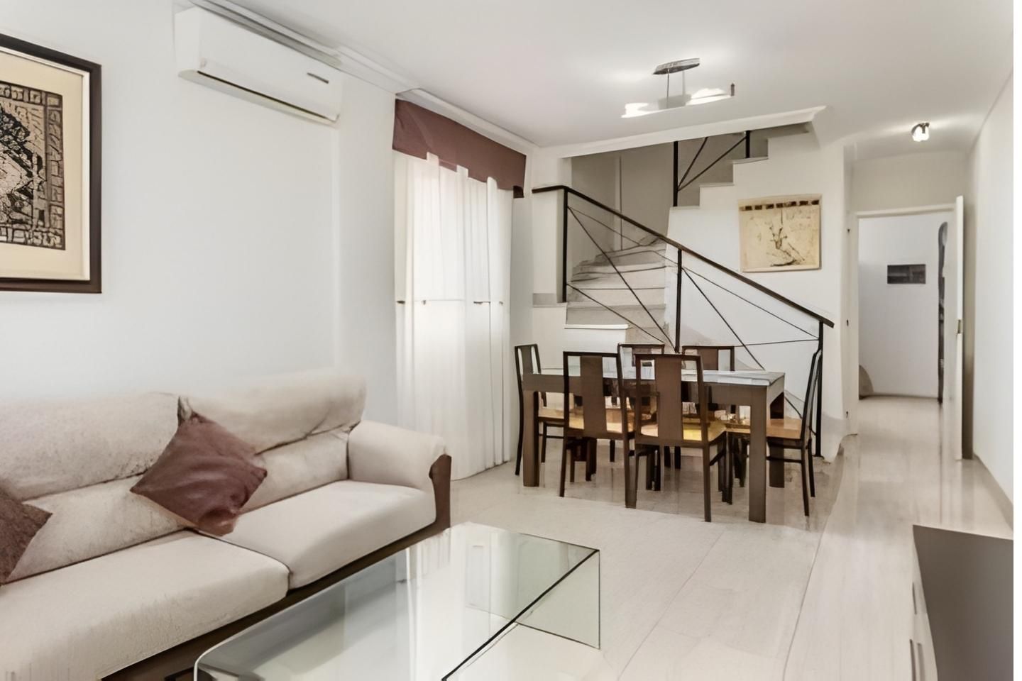 Sala d'estar de Casa o xalet en venda en Adeje amb Aire condicionat, Jardí privat i Terrassa