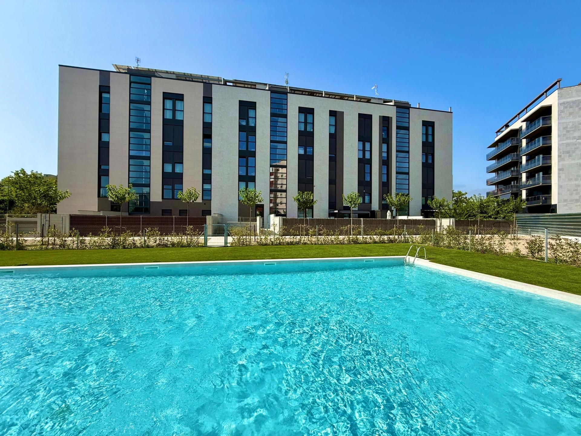 Piscina de Piso en venta en Vilafranca del Penedès con Calefacción, Jardín privado y Terraza