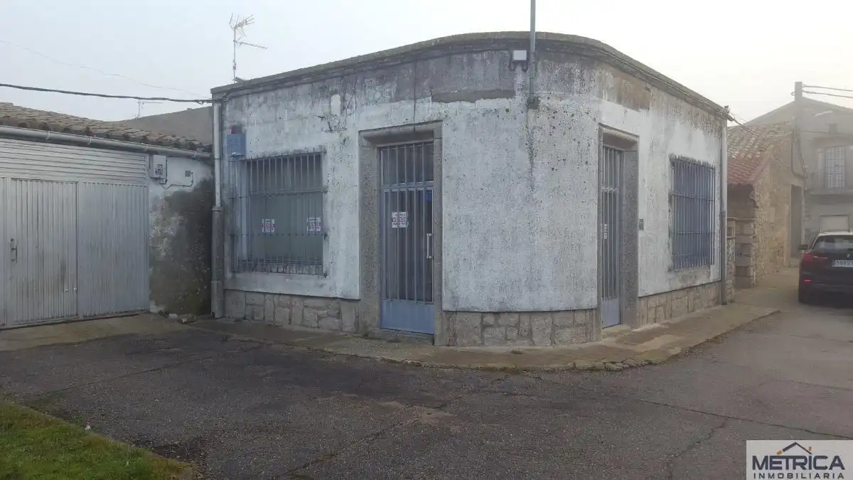 Office for sale in Villar de Peralonso