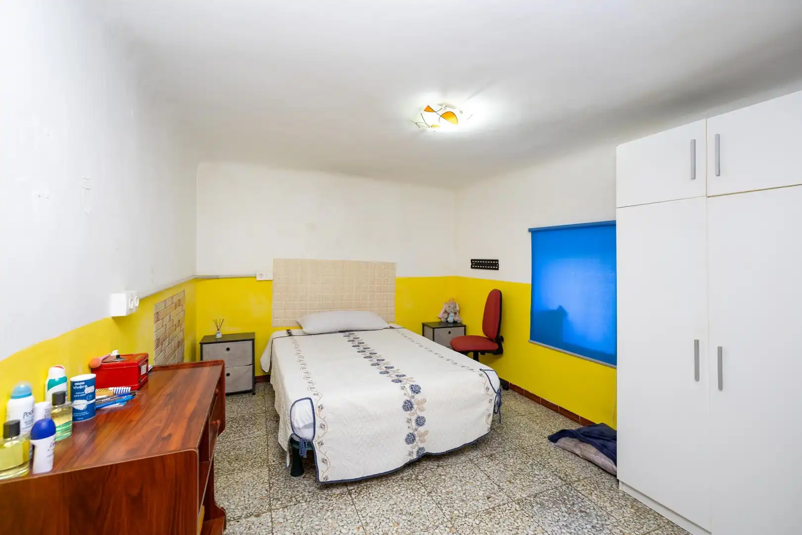 Habitación de Local en venta en Huélago