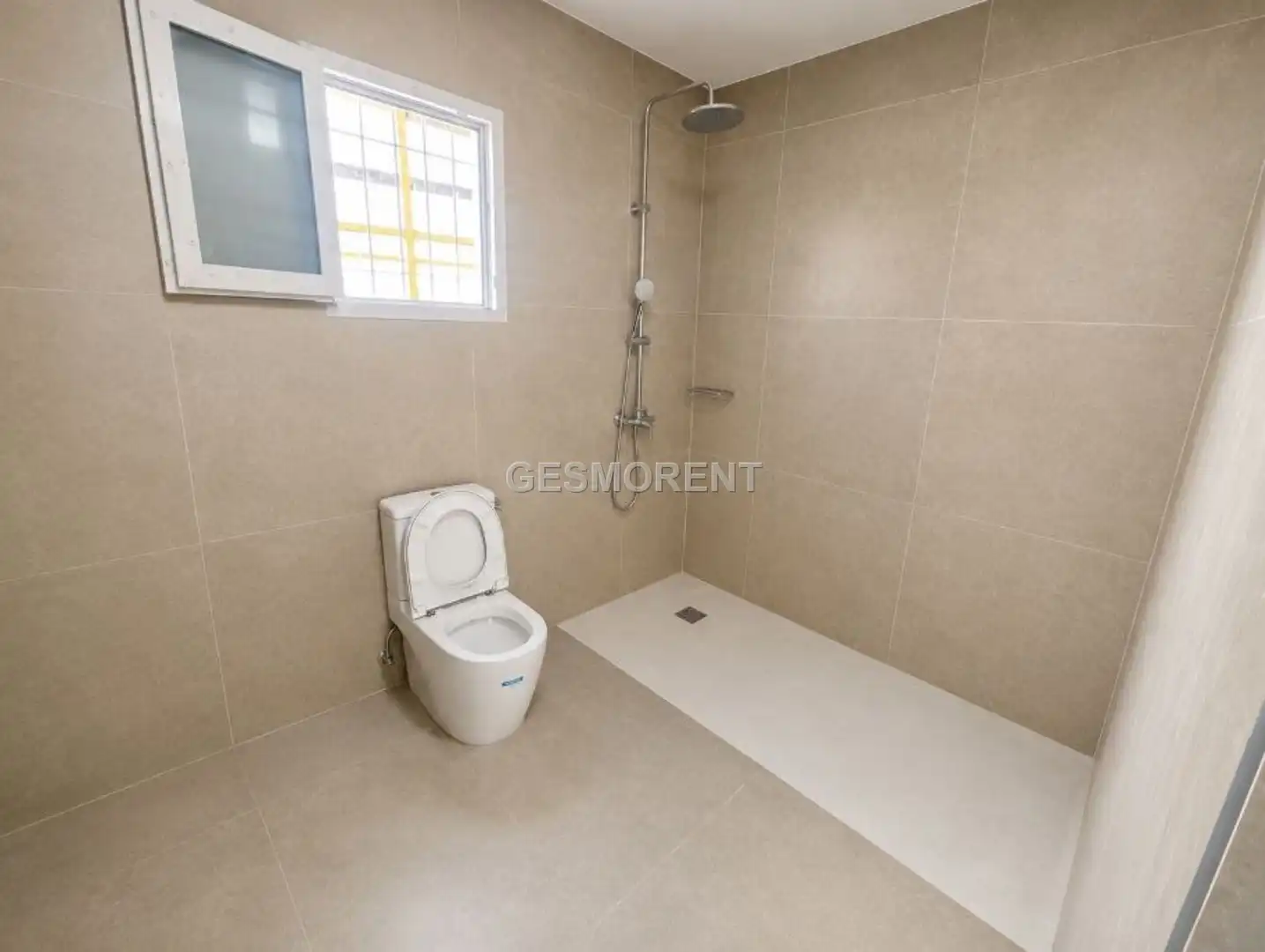 Baño de Nave industrial de alquiler en  Palma de Mallorca