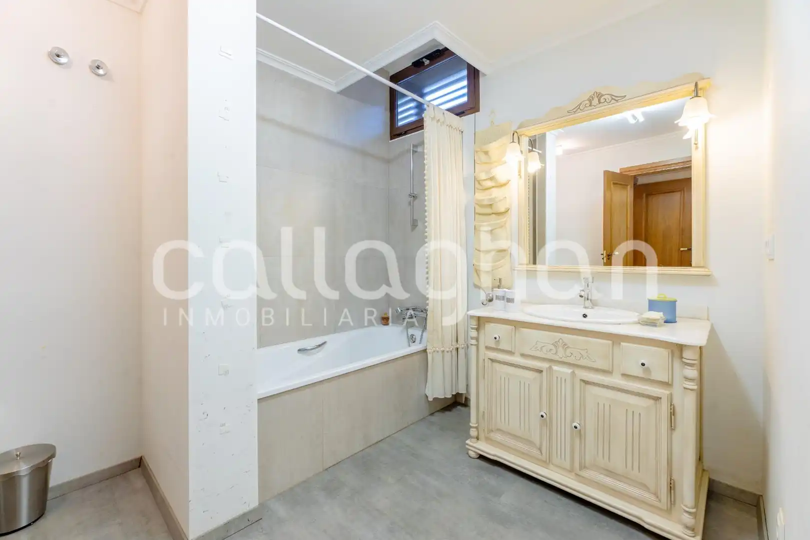 Badezimmer von Haus oder Chalet zum Verkauf in Bétera mit Klimaanlage, Heizung und Privatgarten