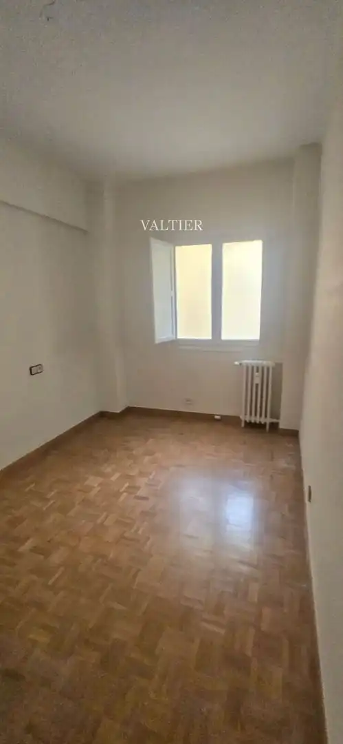Schlafzimmer von Wohnung zur Miete in Madrid