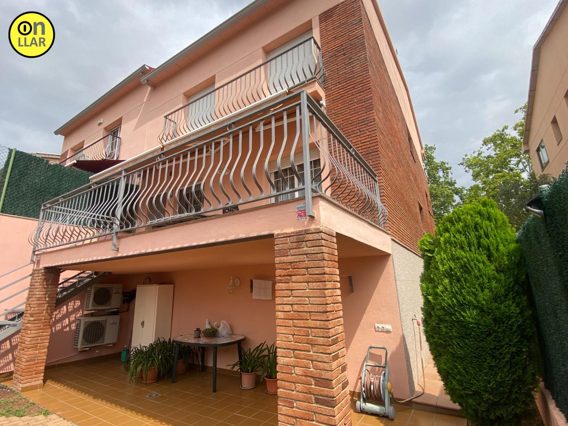 Exterior view of House or chalet for sale in Les Franqueses del Vallès  with Air Conditioner, Heating and Private garden