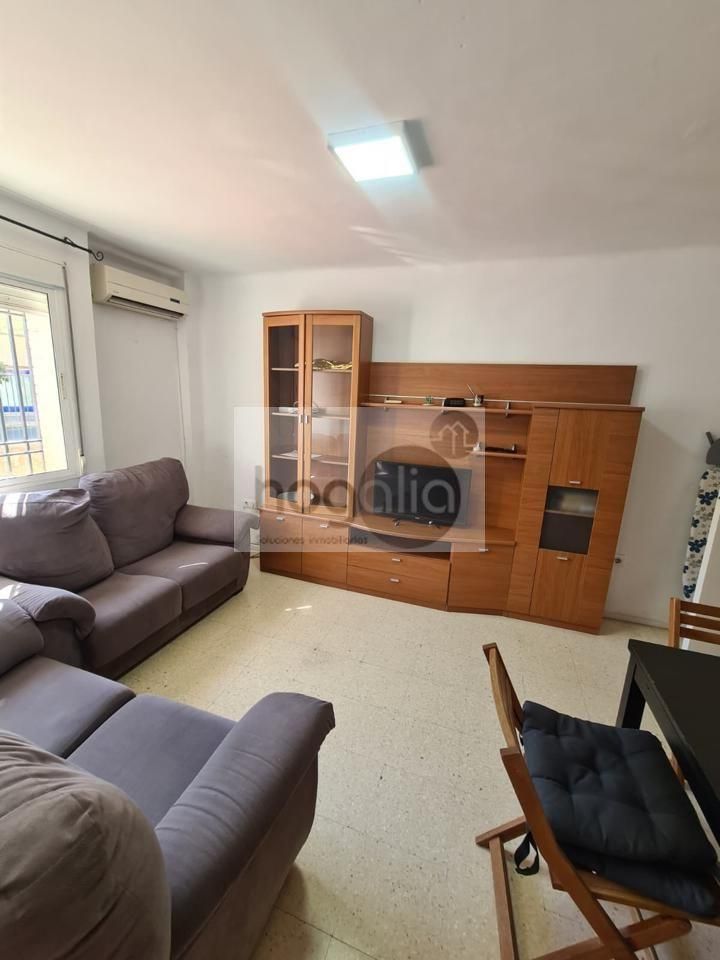 Sala d'estar de Planta baixa per a compartir en  Sevilla Capital amb Aire condicionat i Moblat