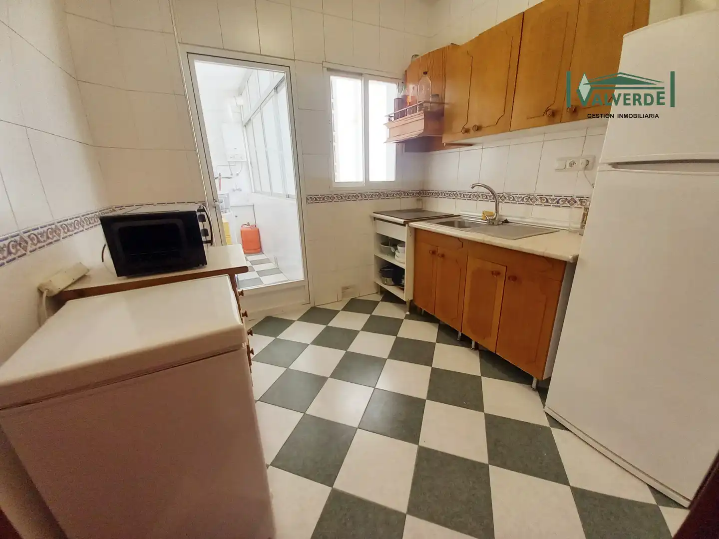 Kitchen of Flat for rent in Granada  with Heating, Furnished and Washing machine