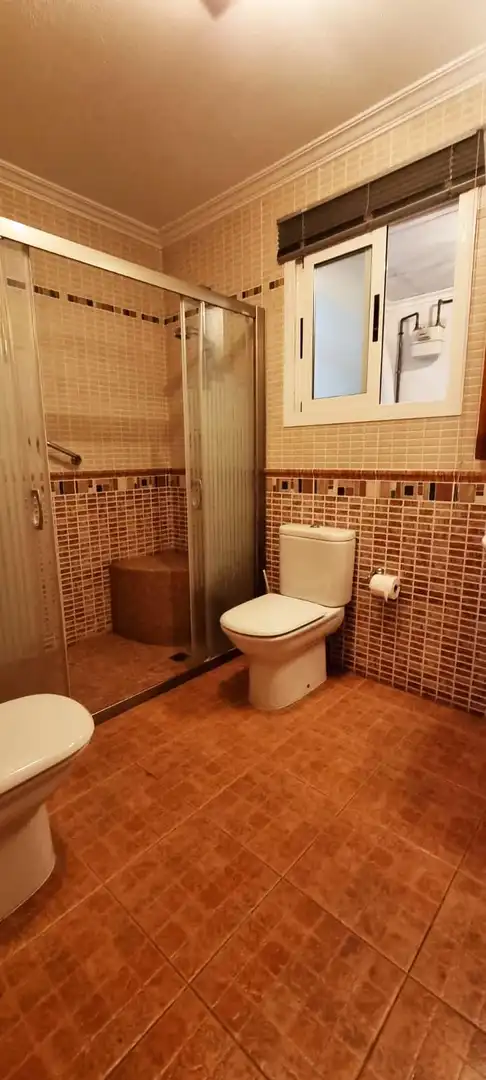 Badezimmer von Wohnung zum Verkauf in Elche / Elx mit Klimaanlage und Abstellraum