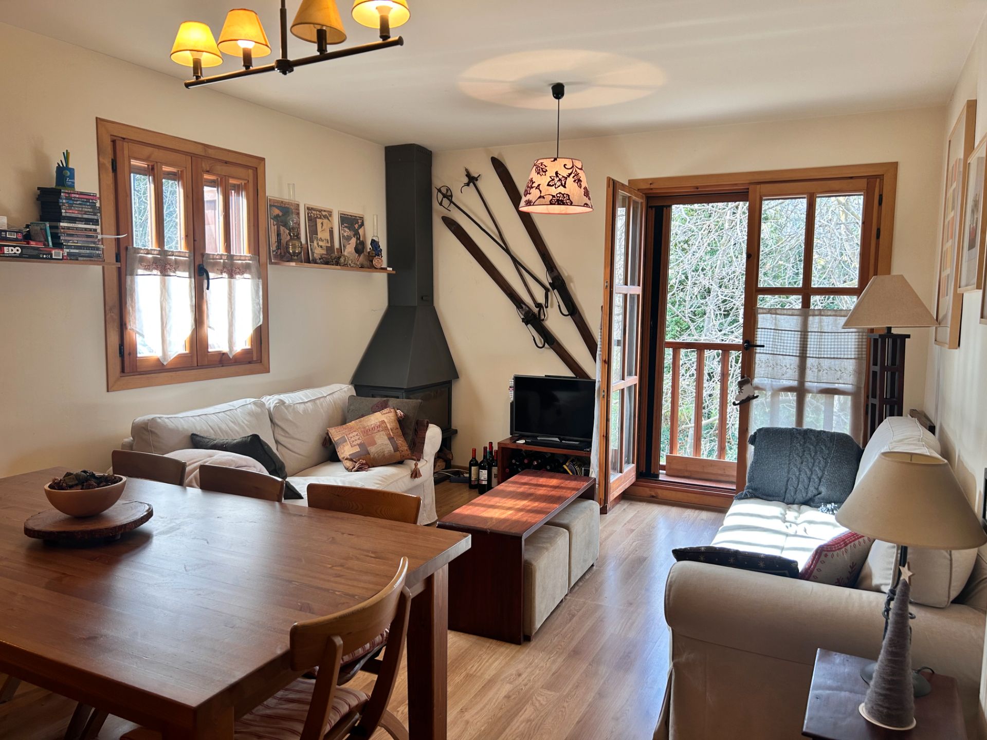 Sala d'estar de Dúplex en venda en La Guingueta d'Àneu amb Calefacció, Parquet i Forn