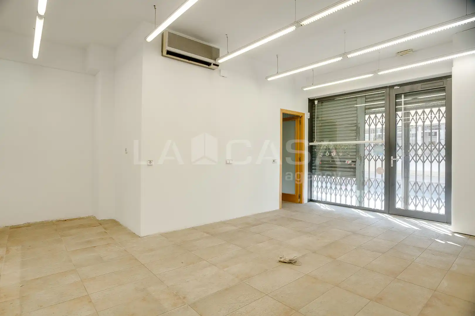 Business premises for sale in Plaça de Fernando de los Ríos