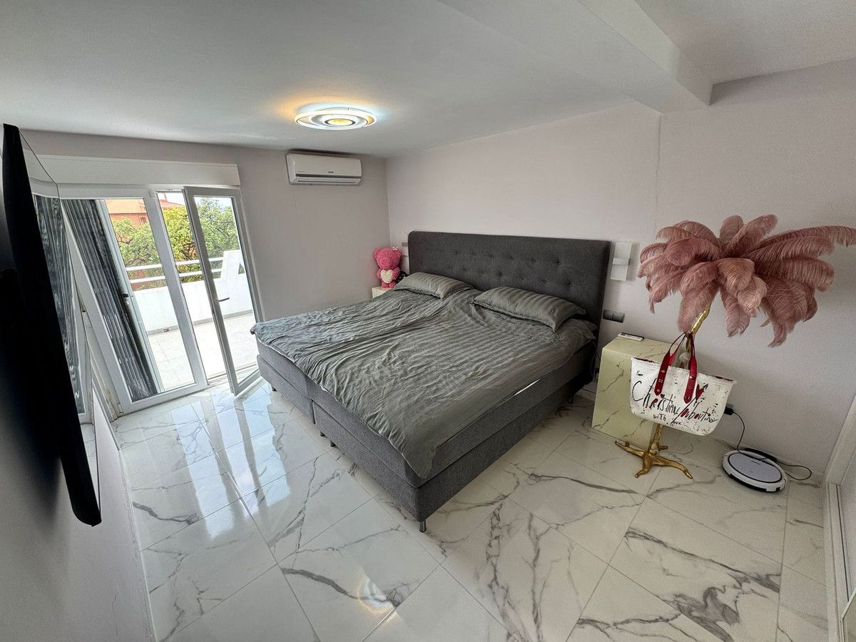 Bedroom of Single-family semi-detached for sale in Marbella  with Terrace, Alarm and Community pool