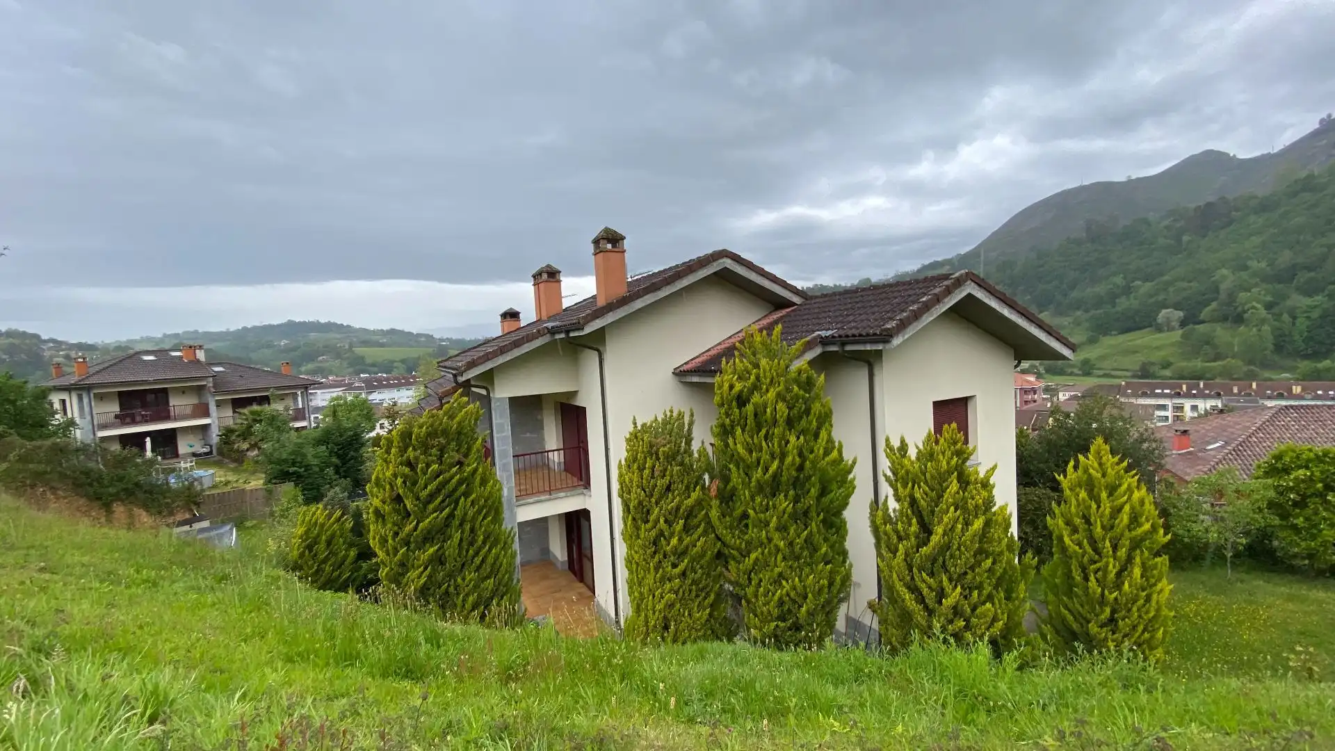 Vista exterior de Casa o xalet en venda en Cangas de Onís amb Calefacció i Traster