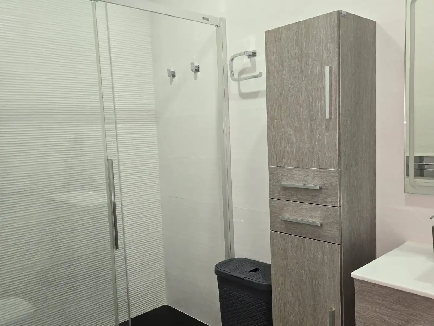 Bany de Apartament de lloguer en Gelves amb Aire condicionat, Calefacció i Moblat