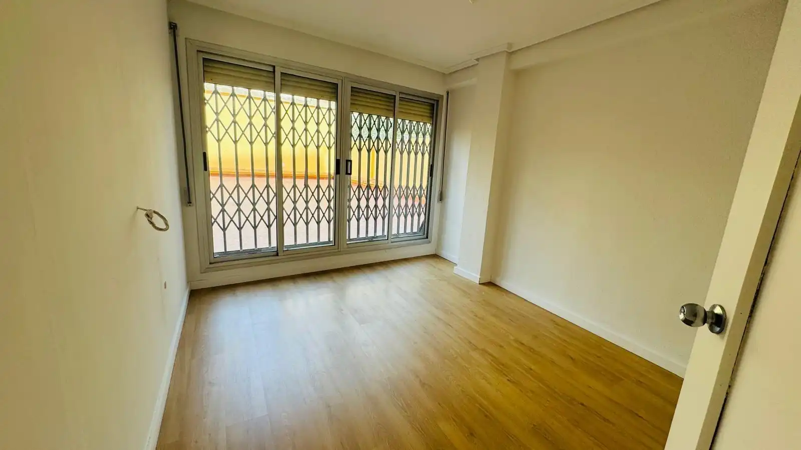 Bedroom of Flat for rent in Valencia  with Air Conditioner, Parquet flooring and Terrace