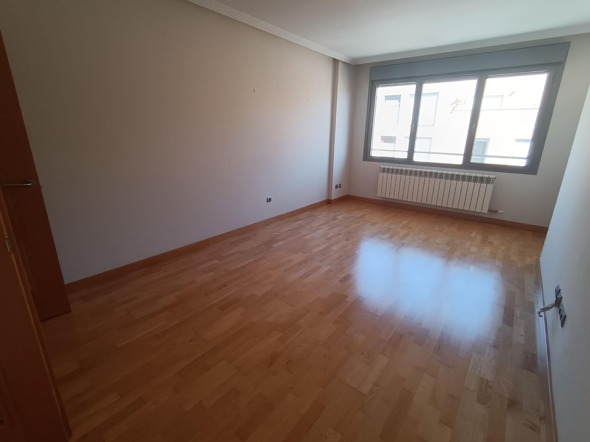Living room of Flat for sale in Valladolid Capital  with Heating, Terrace and Storage room