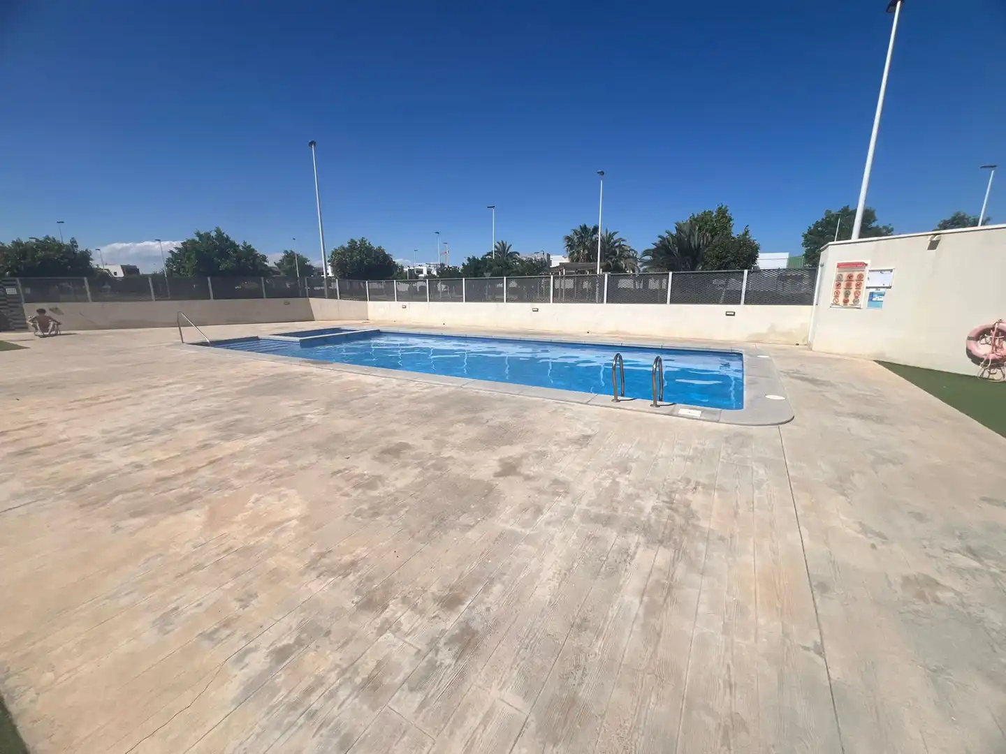Piscina de Casa adosada en venta en San Pedro del Pinatar con Aire acondicionado, Calefacción y Jardín privado