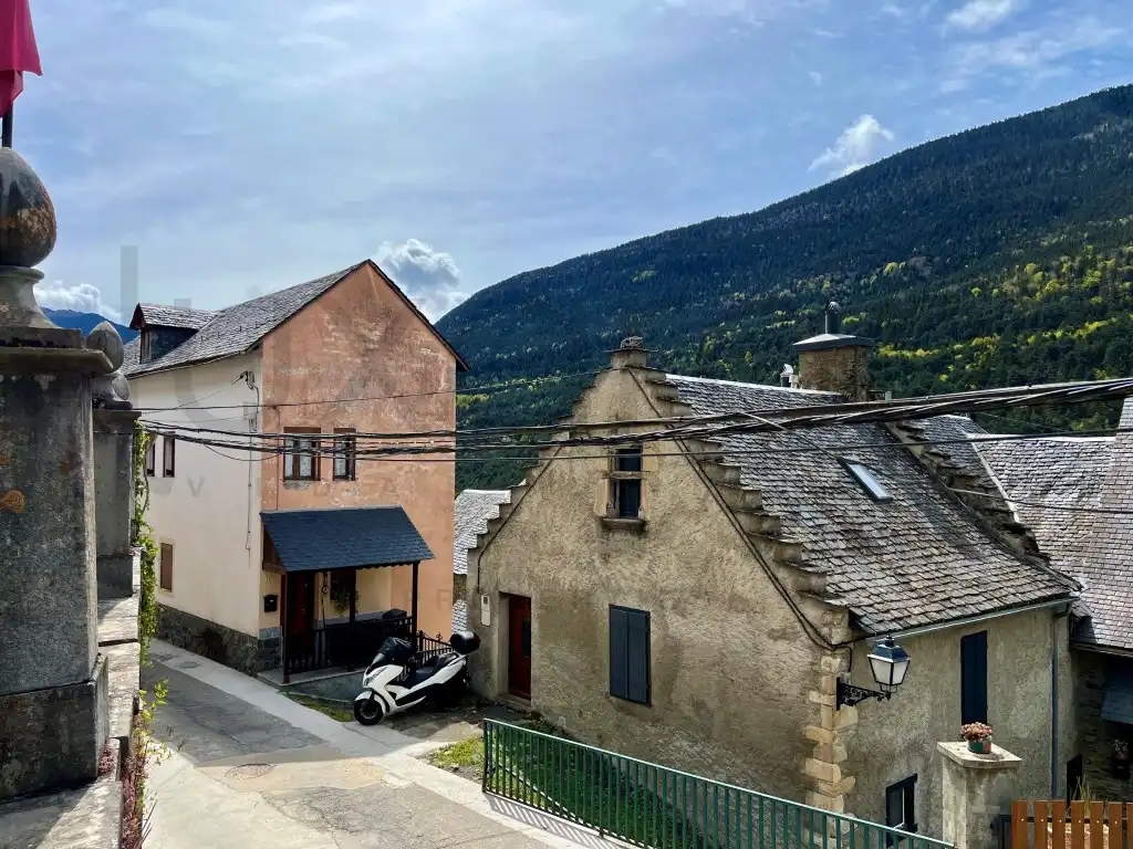 Vista exterior de Casa o xalet en venda en Vielha e Mijaran amb Balcó