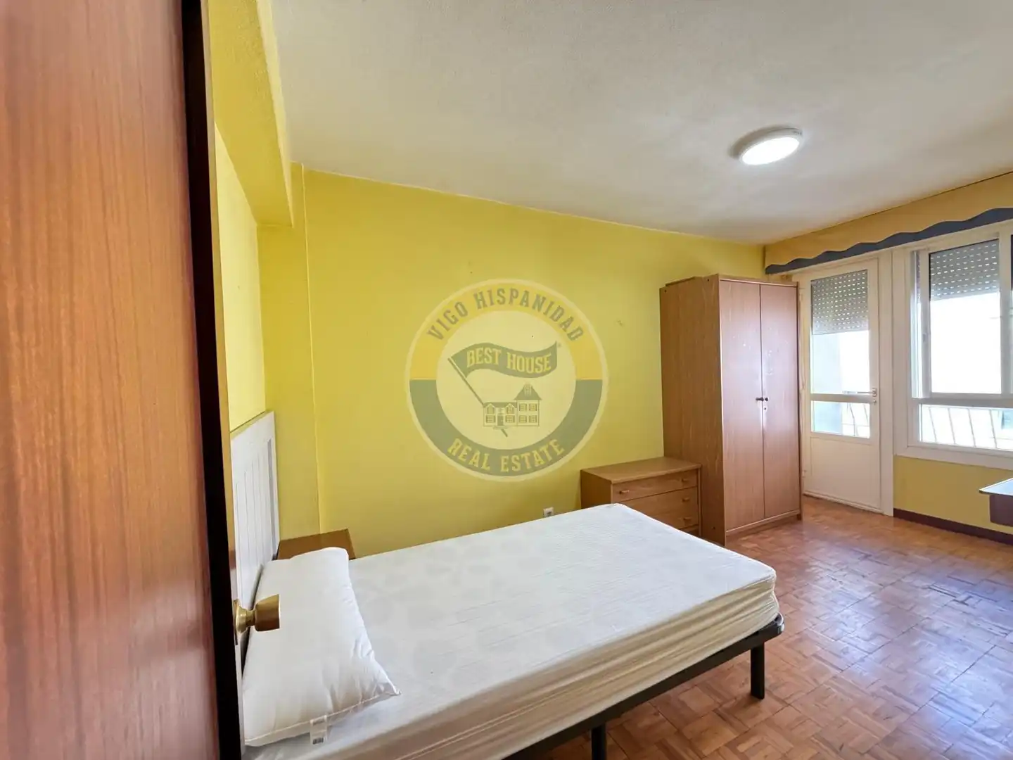 Habitación de Piso de alquiler en Vigo  con Calefacción, Parquet y Amueblado