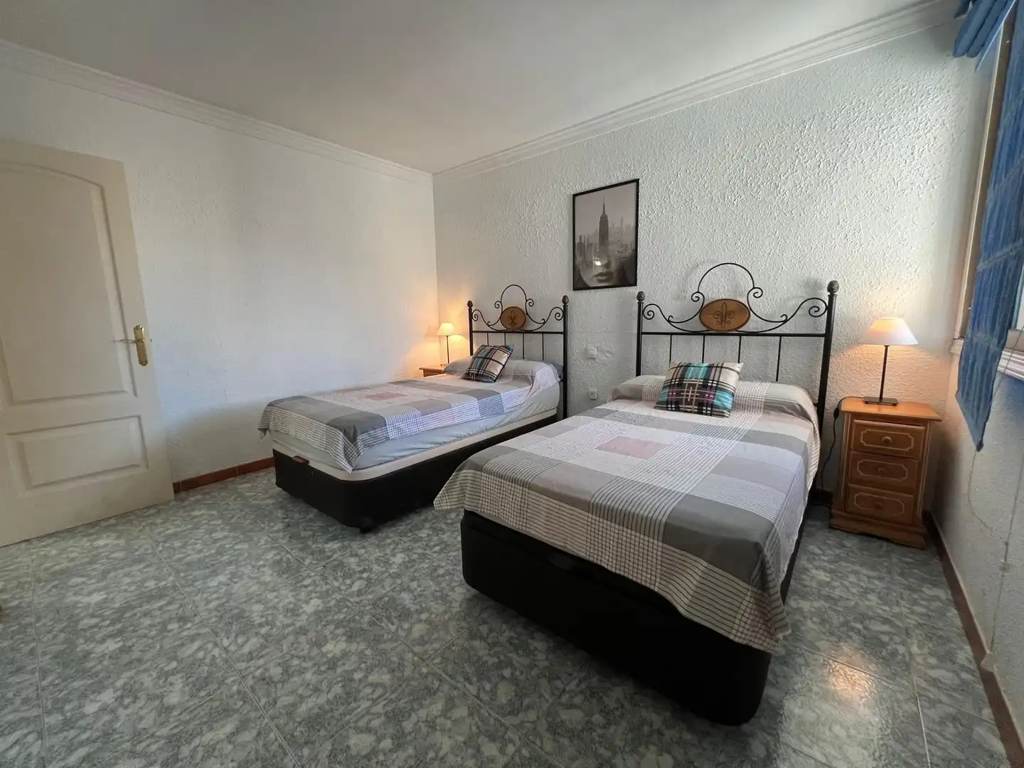 Schlafzimmer von Wohnungen zur Miete in Fuengirola mit Klimaanlage, Terrasse und Gemeinschaftspool