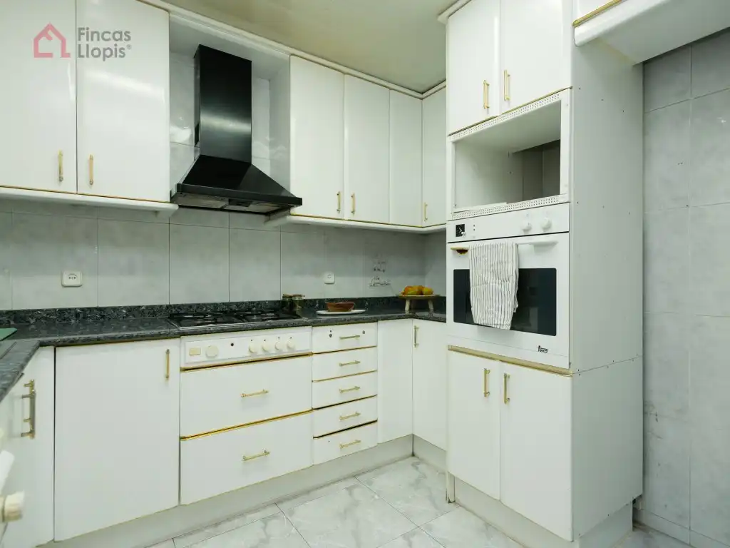 Cocina de Piso en venta en Barcelona con Balcón