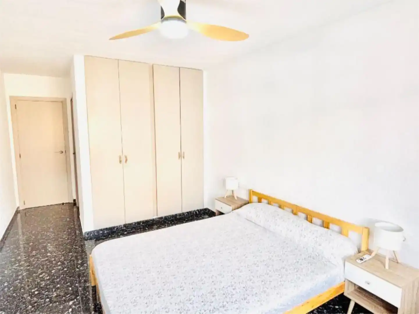 Schlafzimmer von Wohnung zur Miete in  Valencia Capital mit Klimaanlage und Balkon