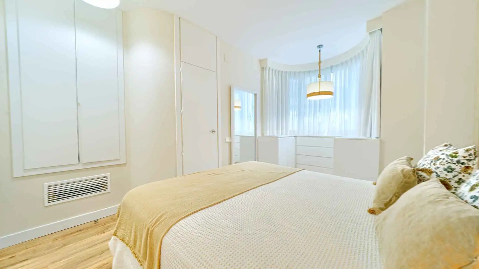 Habitación de Planta baja en venta en Marbella con Aire acondicionado, Terraza y Trastero
