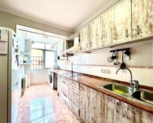 Kitchen of Flat for sale in Constantí  with Heating