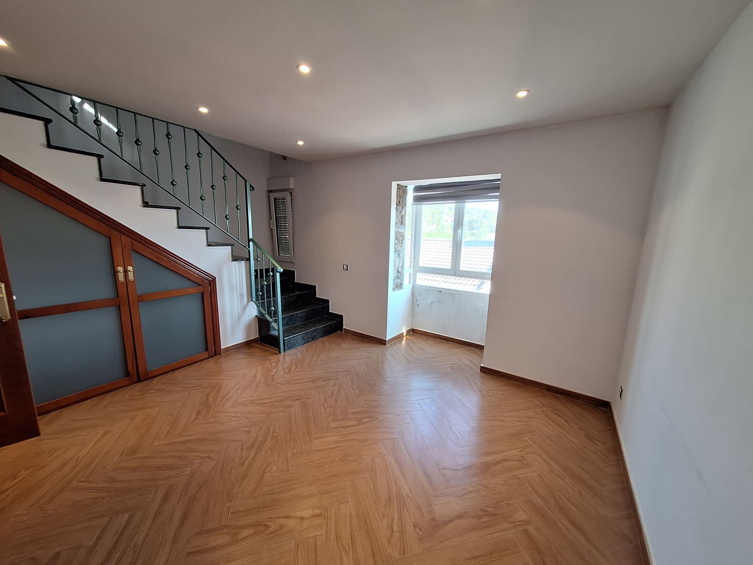 Sala d'estar de Casa o xalet en venda en San Bartolomé de Pinares amb Calefacció i Balcó