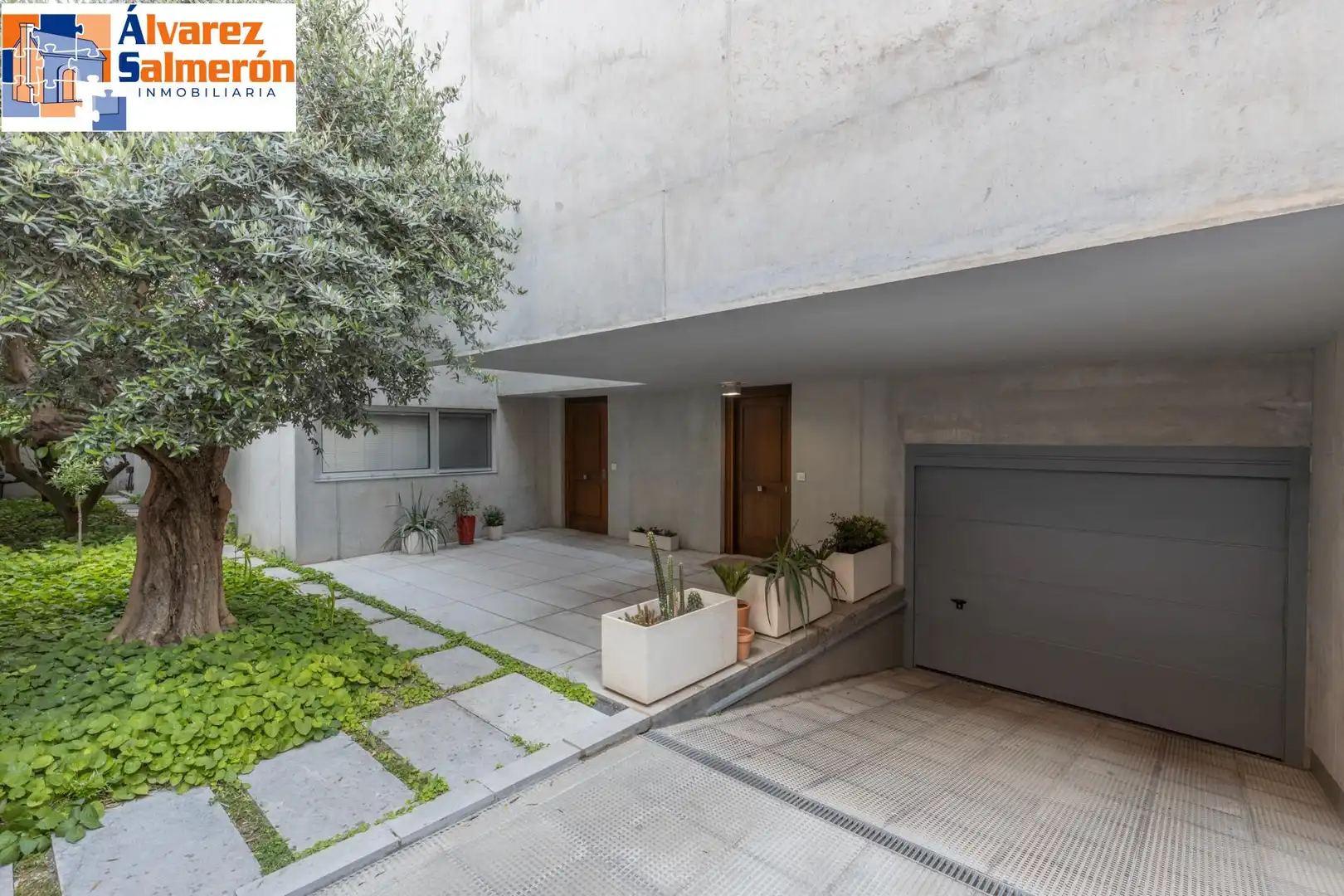 Exterior view of Houses for sale in Granada